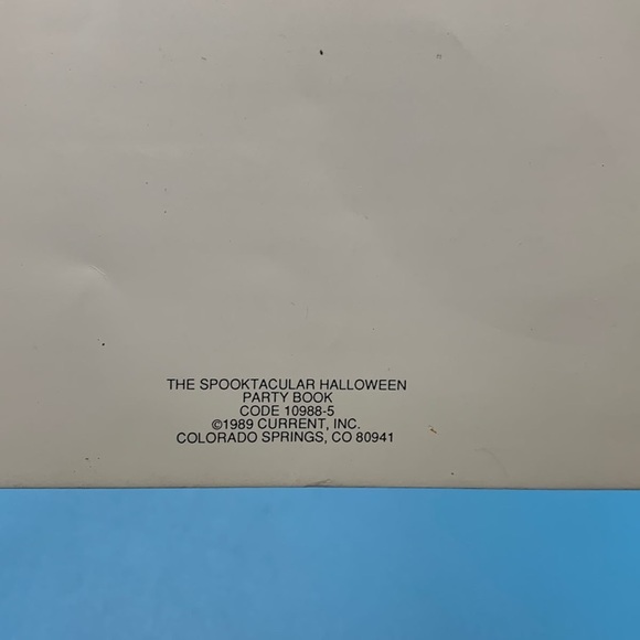 1989 Vintage The spooktacular halloween party book - Picture 3 of 9